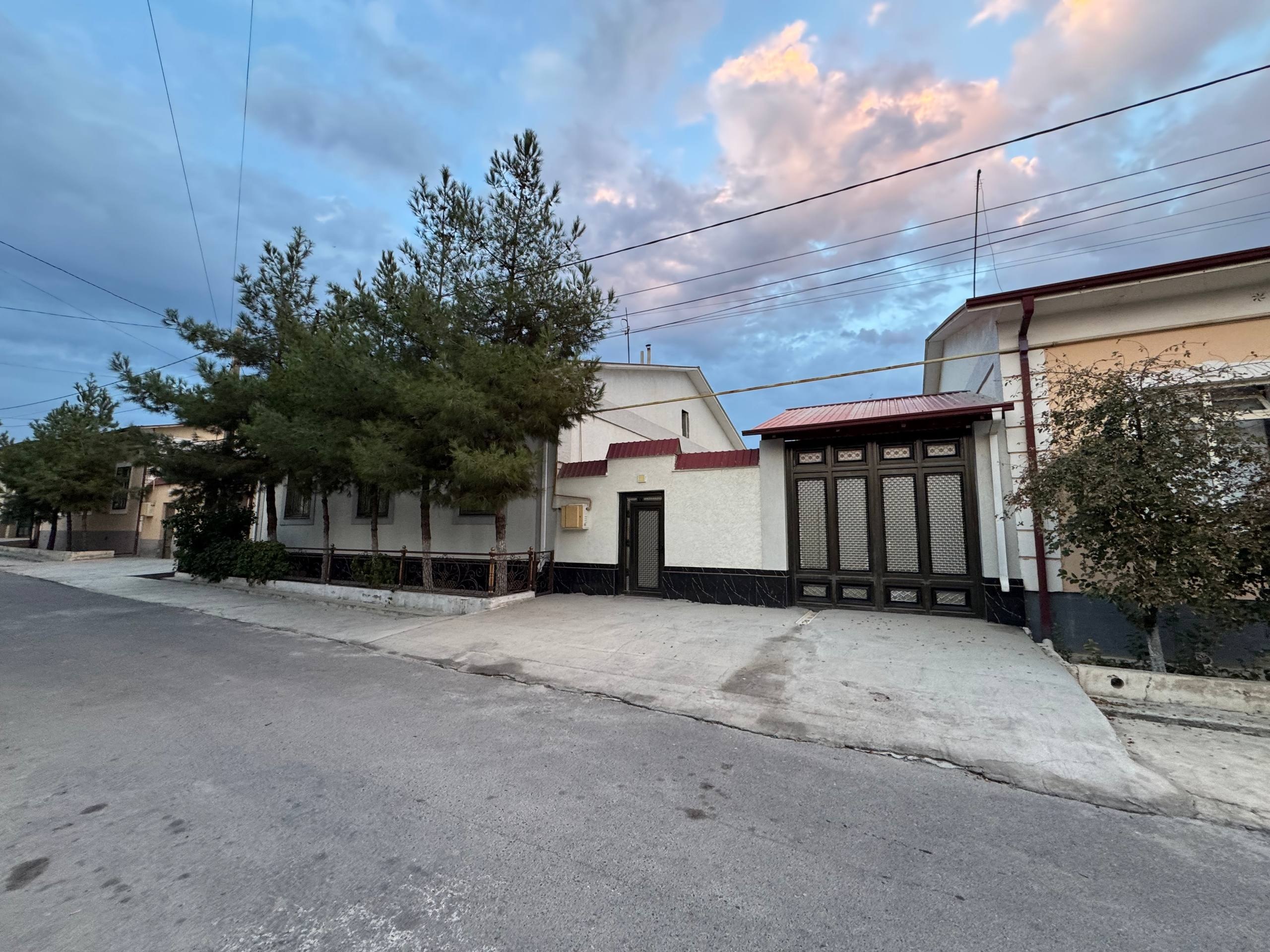 6 sotihli 4 xonali hovli — qulay joylashuv