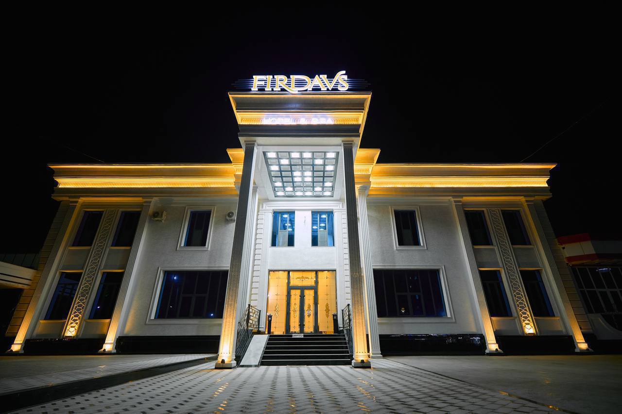 Firdavs mexmonxonasiga professional povar va ofitsiant
