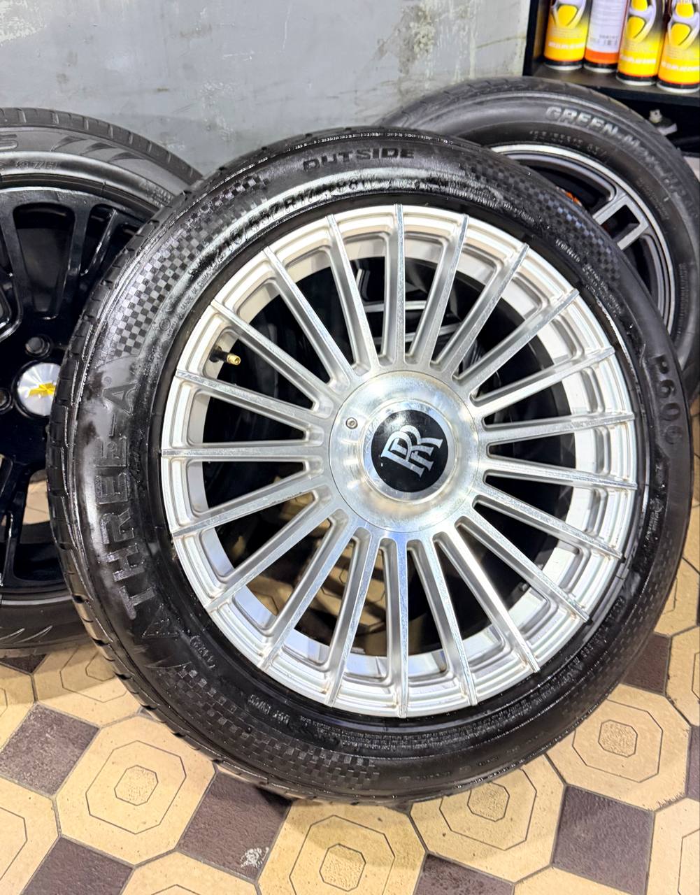 Rols Roys R17/215/55 — ideal holat, yumshoq balon