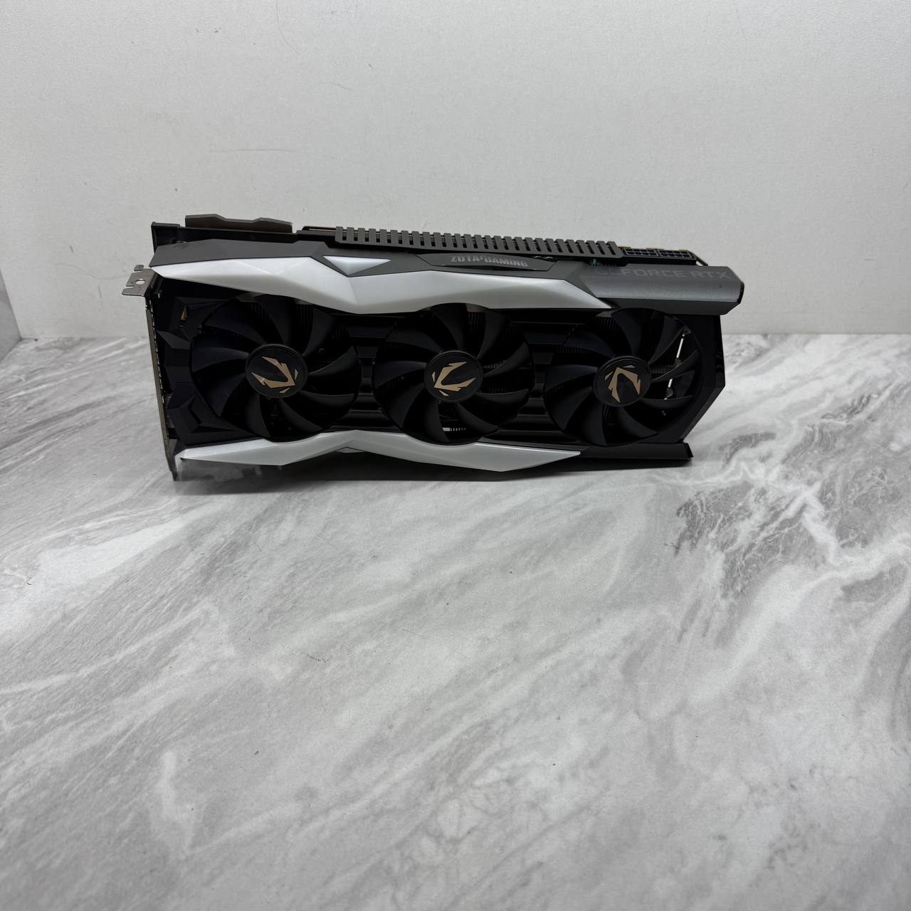 ZOTAC RTX 2080-TI 11GB — ideal holat, garantiya