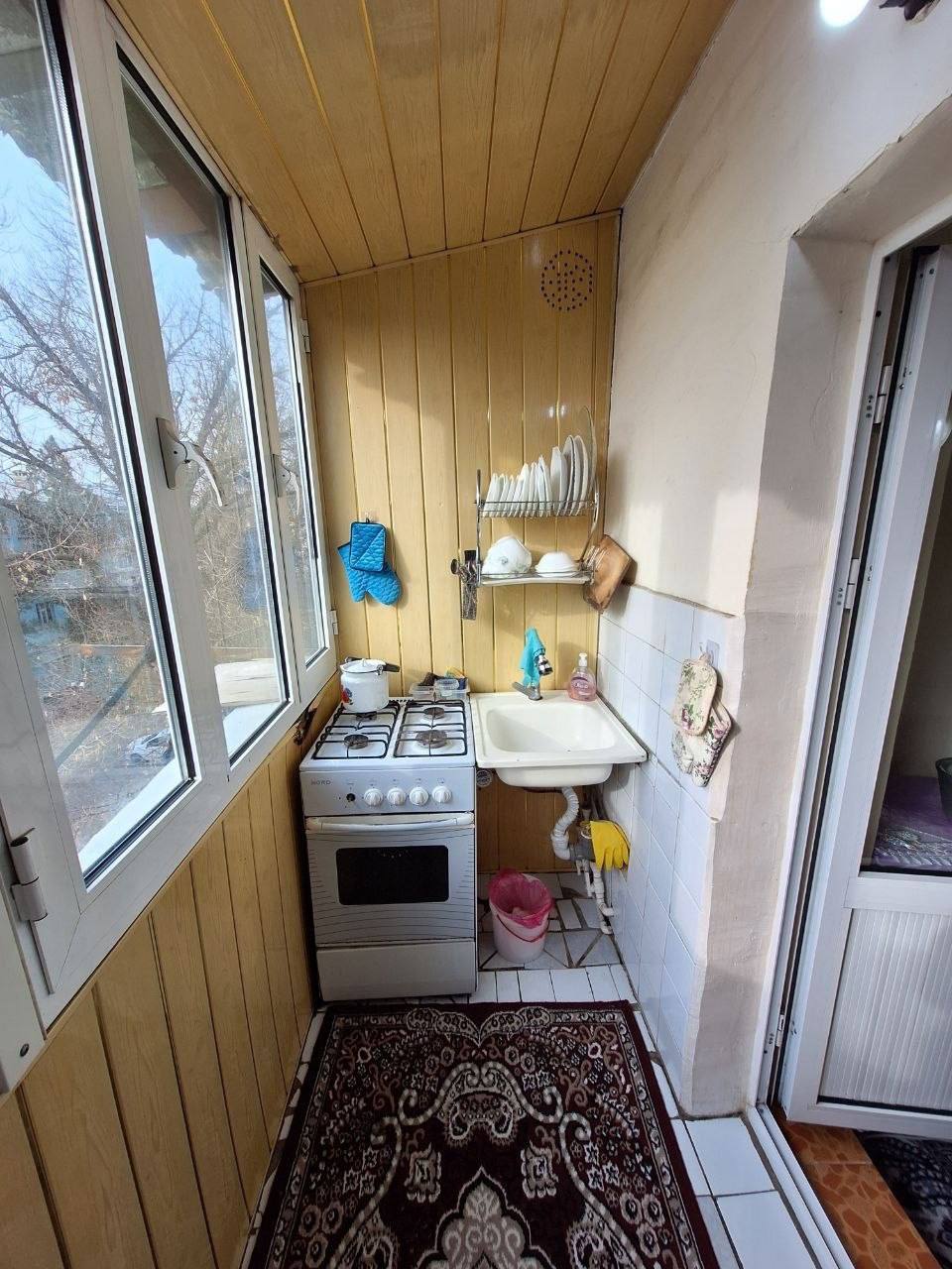1 xonali kvartira — Yakkasaroyda, 350$