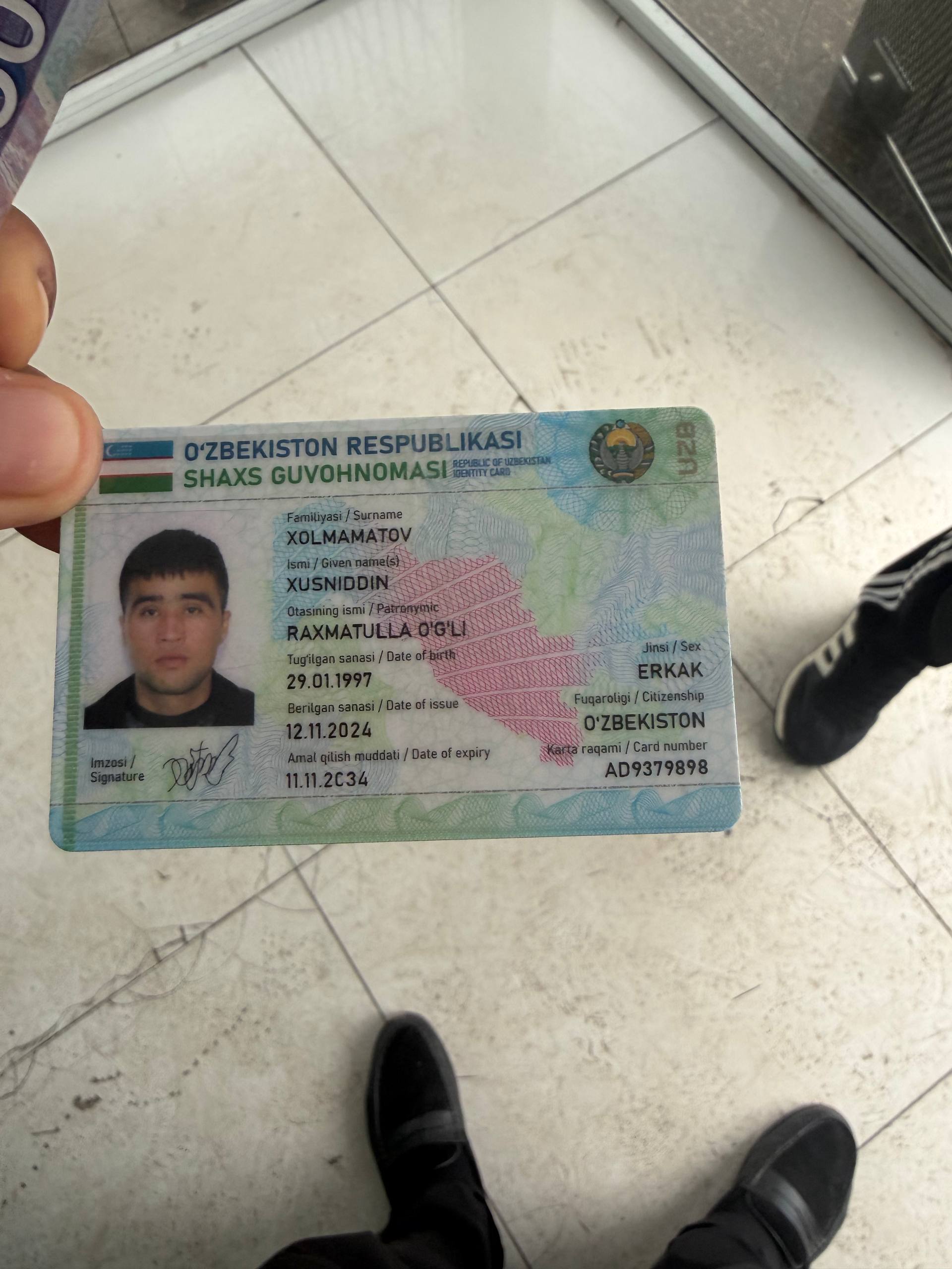 Halq Bankining oldidan topib oldik egasi aloqaga