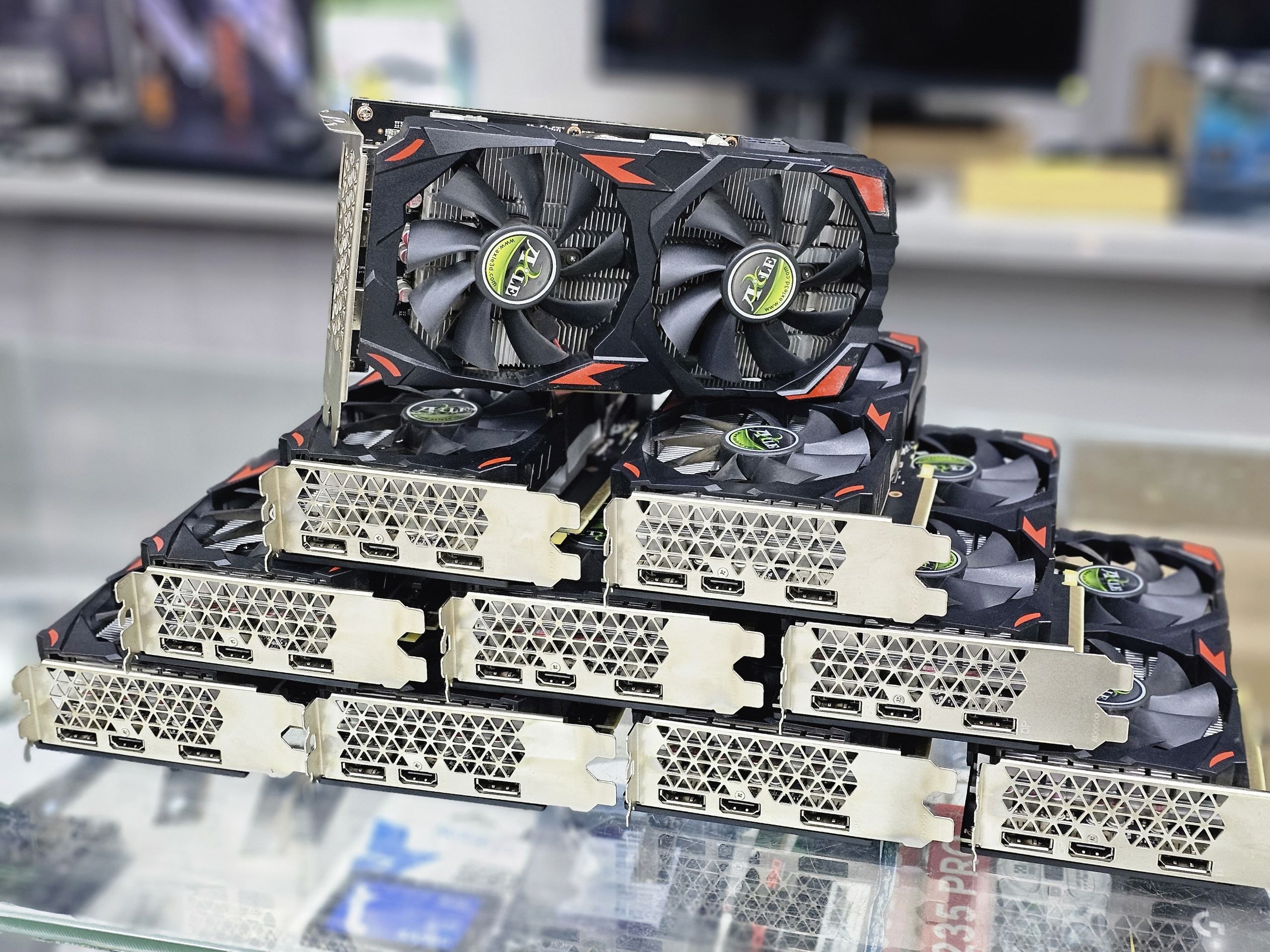 AXLe RX580 8GB — zo'r holat, garantiya