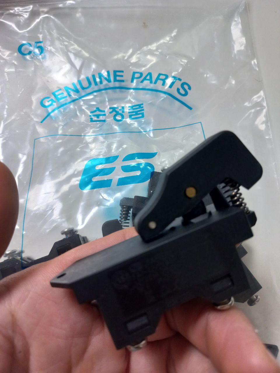 Esdc1004, Fisher c1004 — yangi knopkalar