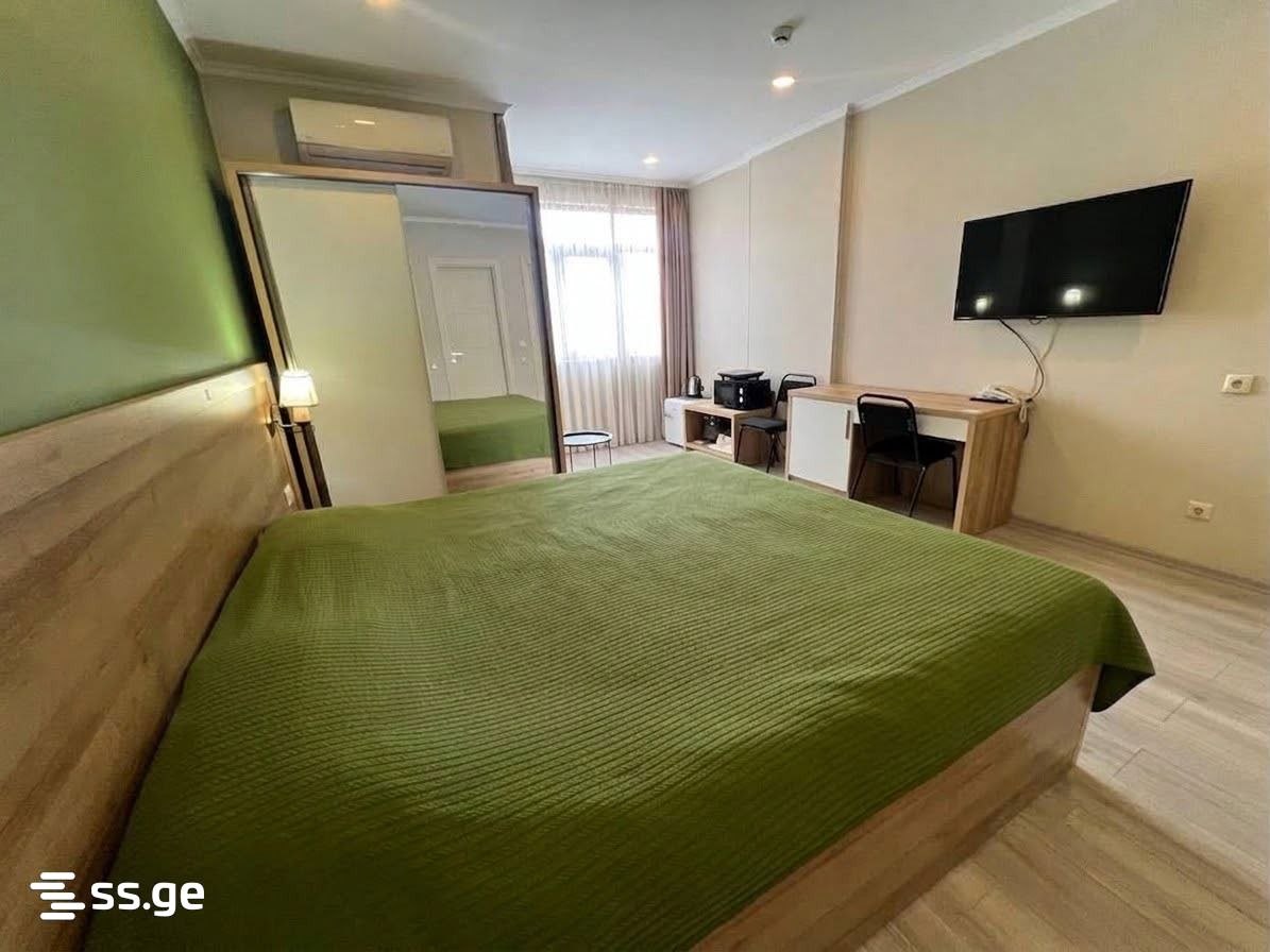 28 m² studiya — remontli, mebellar bilan