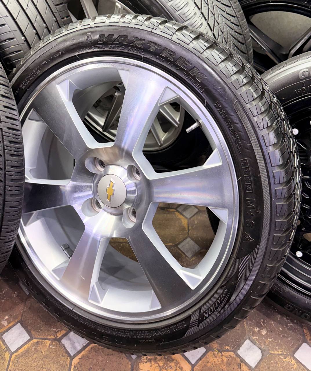 Jentra R17/215/ ngi vse sezon yunwo balonda hoalt