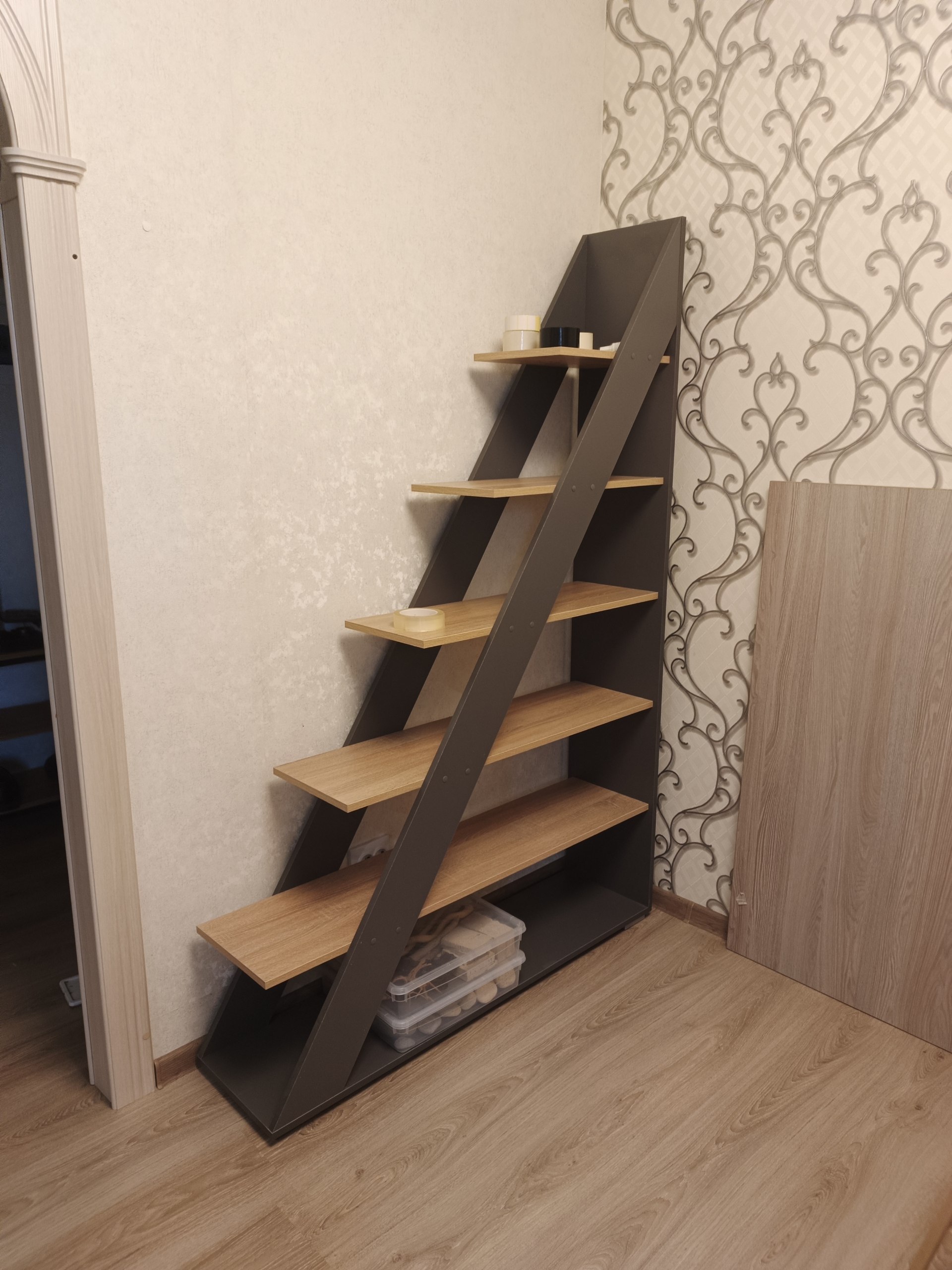 Drevo stend — yaxshi holat, 4000 rubl