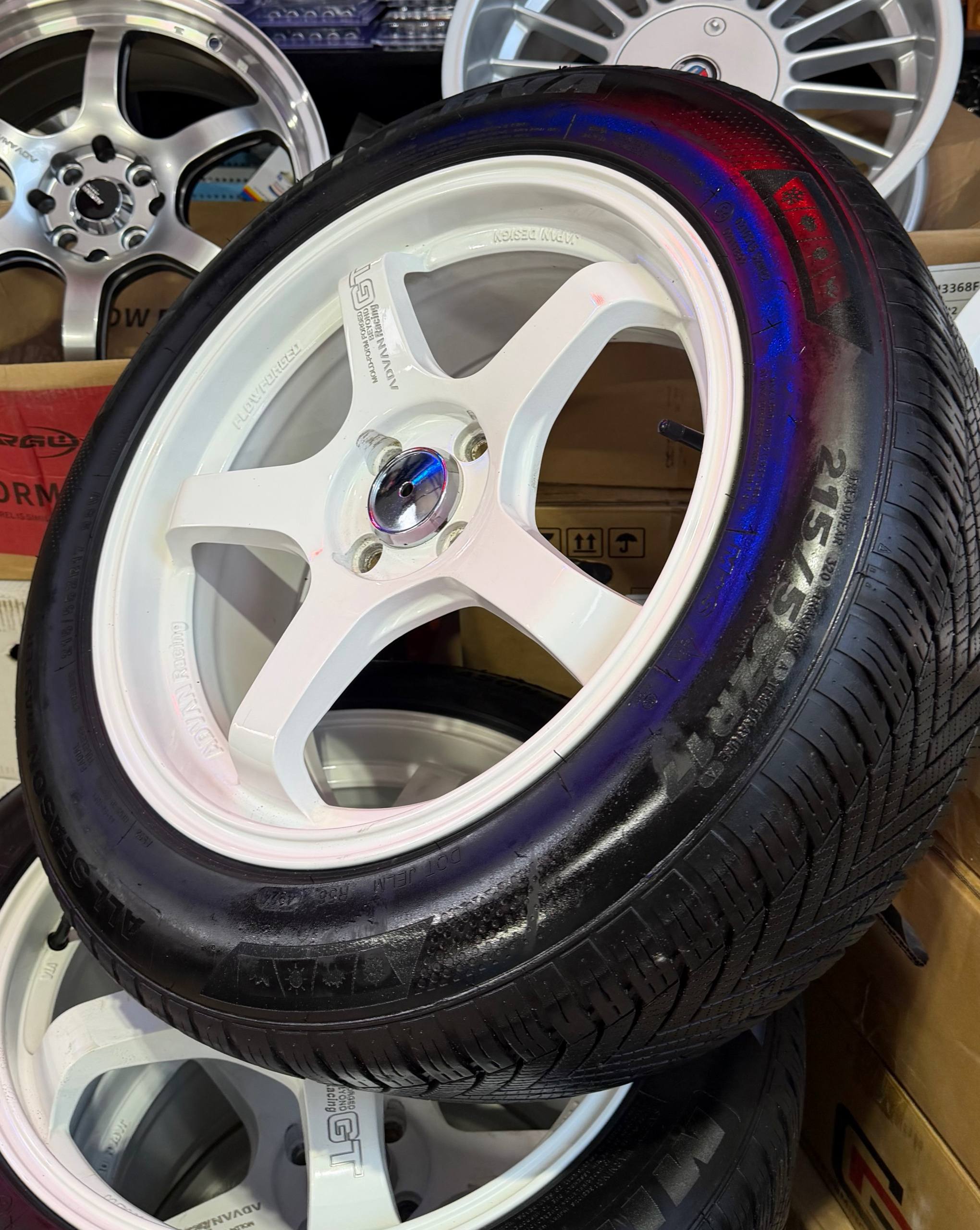 GTR R17/215/55 — ideal holat, toza