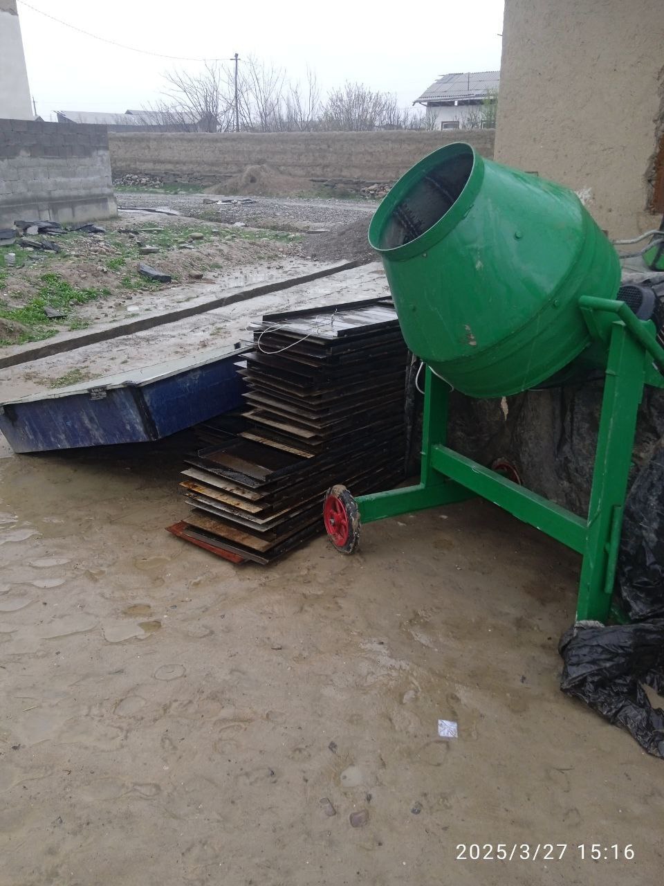 Beton quyish xizmati bor