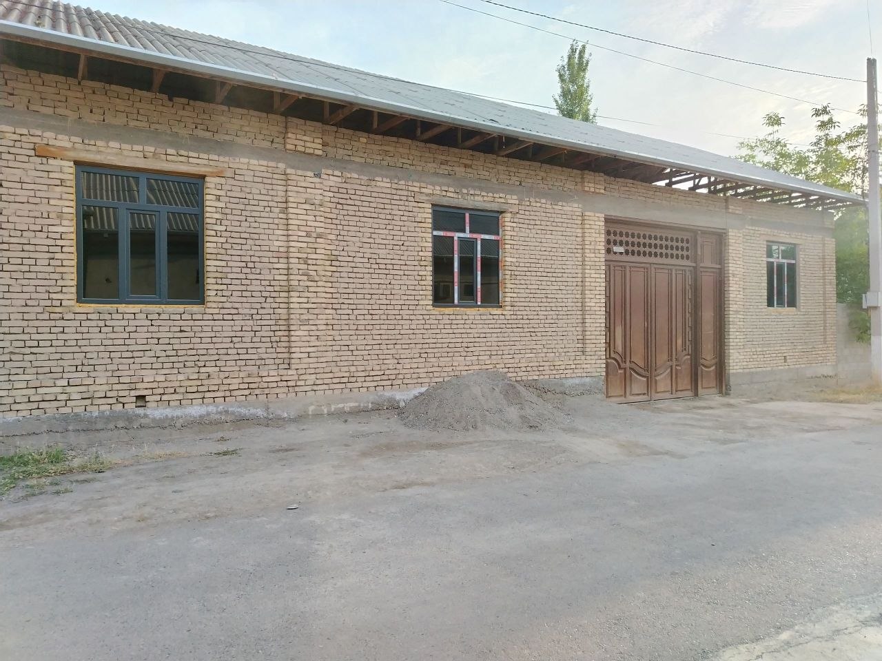 6 sotli yangi ta'mirlangan uy — 5 xona, 2 podval