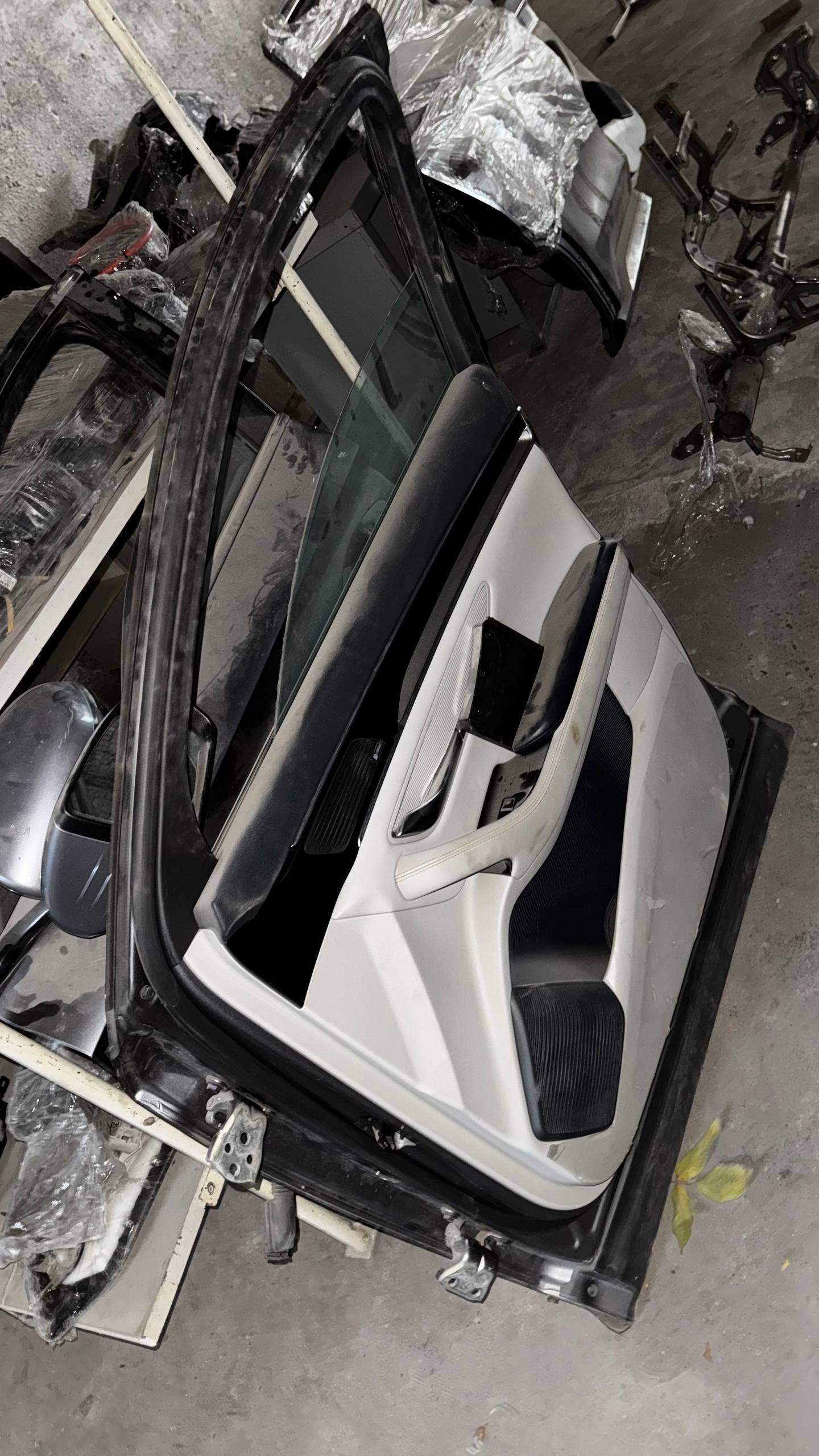 BYD SONG PLUS EV kuzov va salon zapchastlari bor