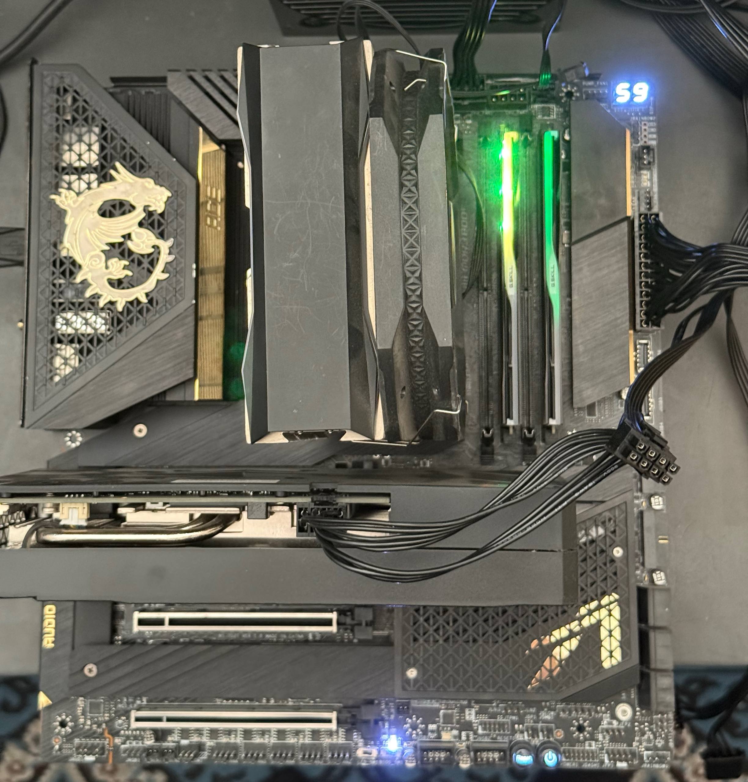 MSI MEG Z690 ACE DDR5 va Core i9 13900KS