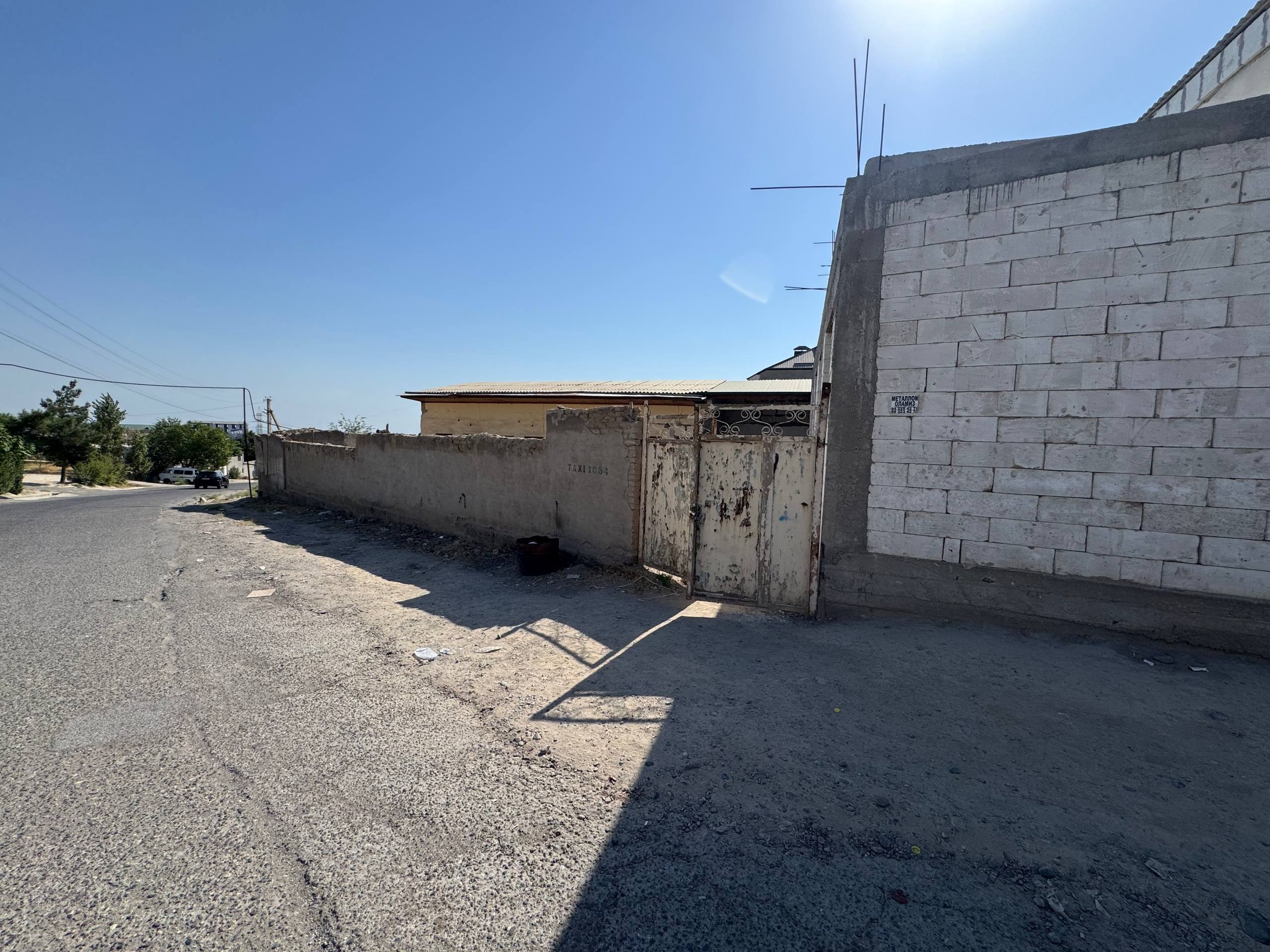 3 xonali hovli — gaz, suv, svet, kanalizatsiya