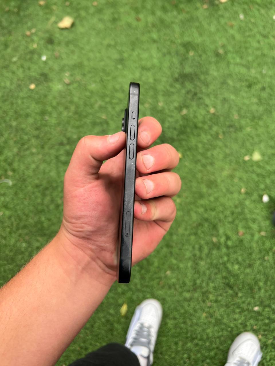 iPhone 15 — yaxshi holat, ekranida 1-2 chizish