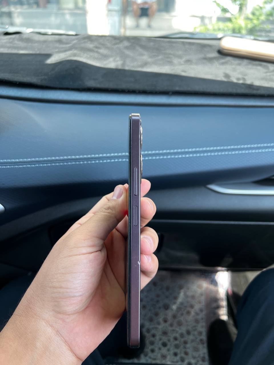 Vivi Y27S 128GB — yangi burgundy rang