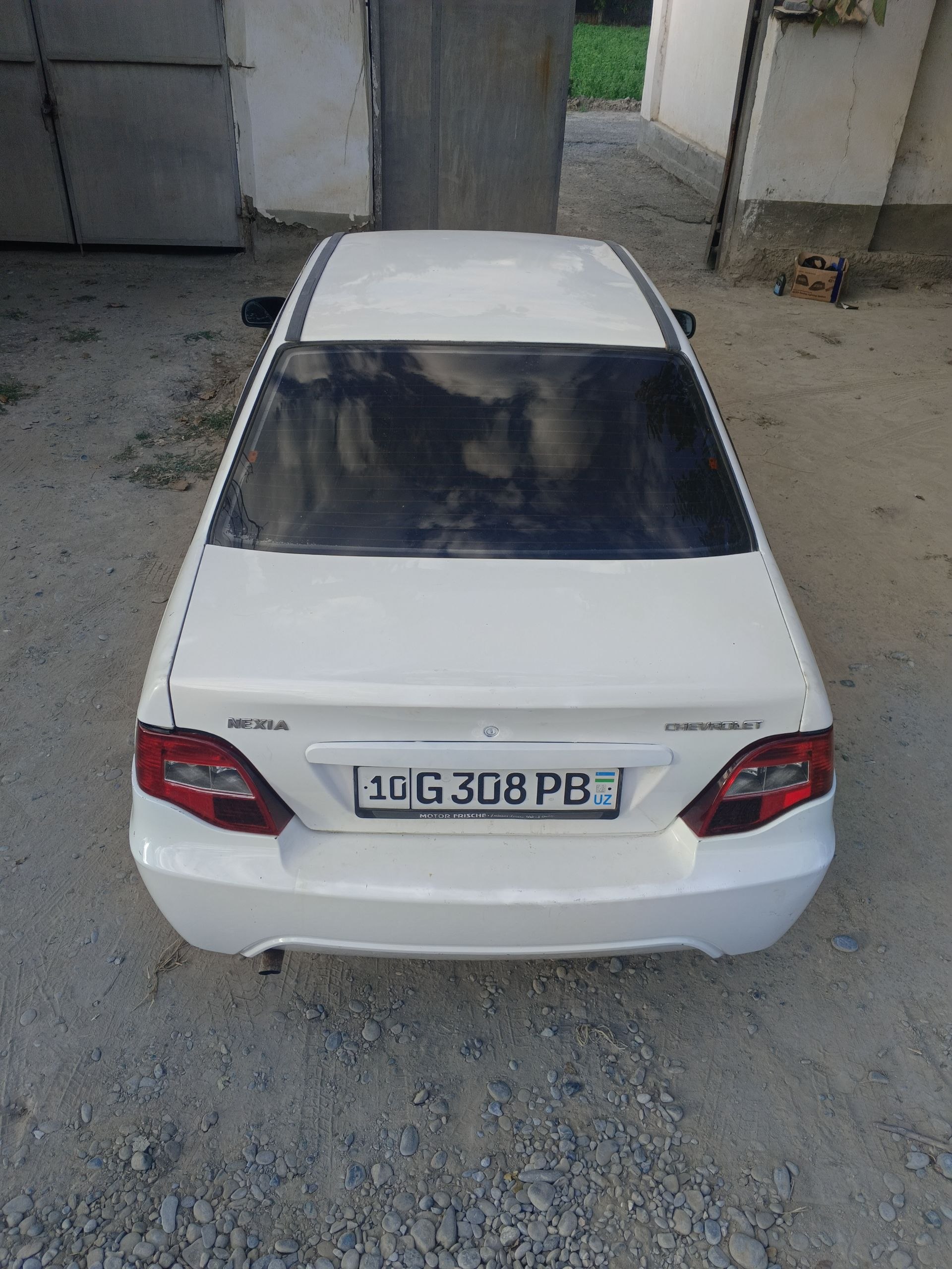 3 ta eshik va krilo kapot beriladi